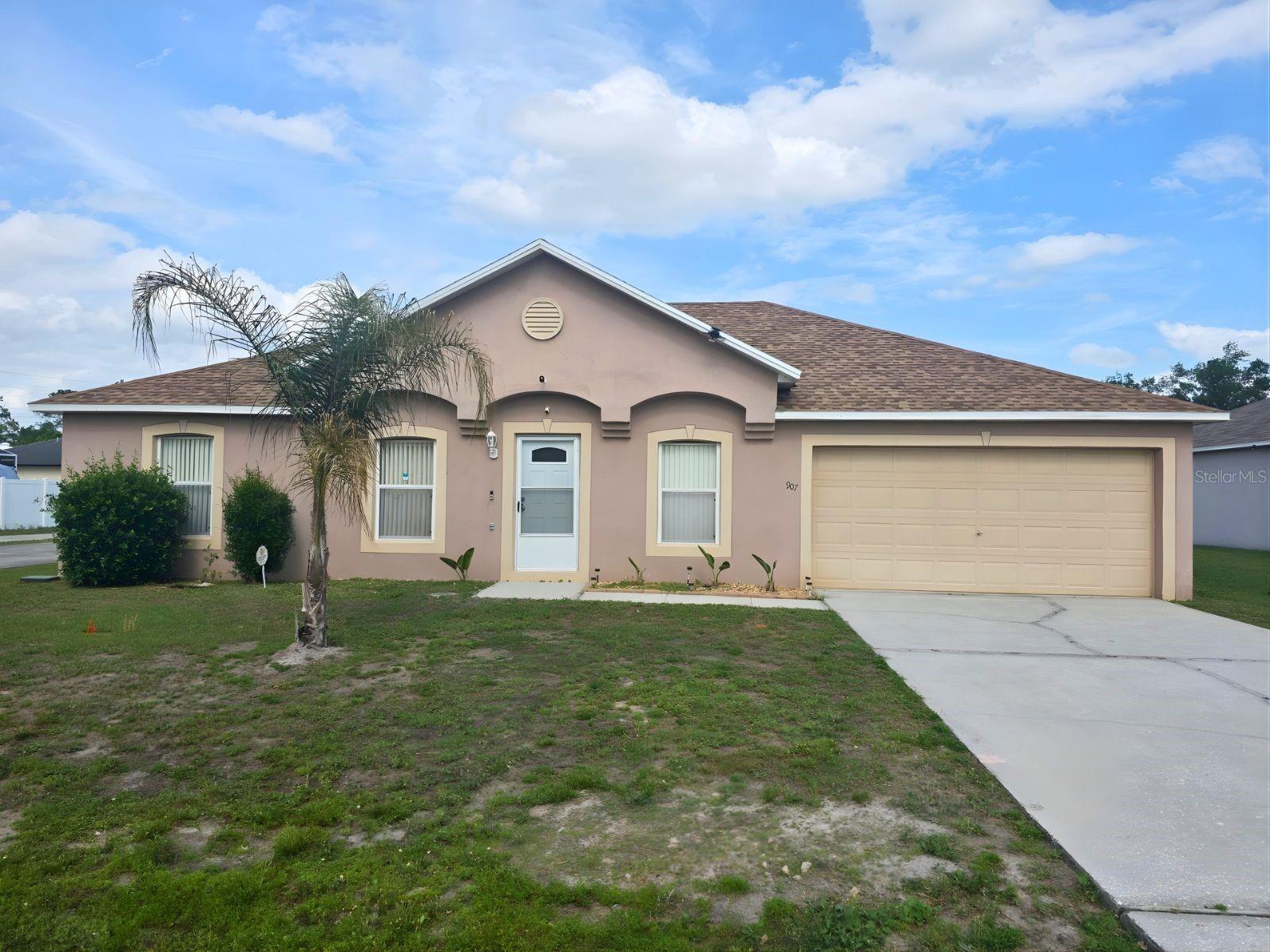 907 Stockport Dr, FL