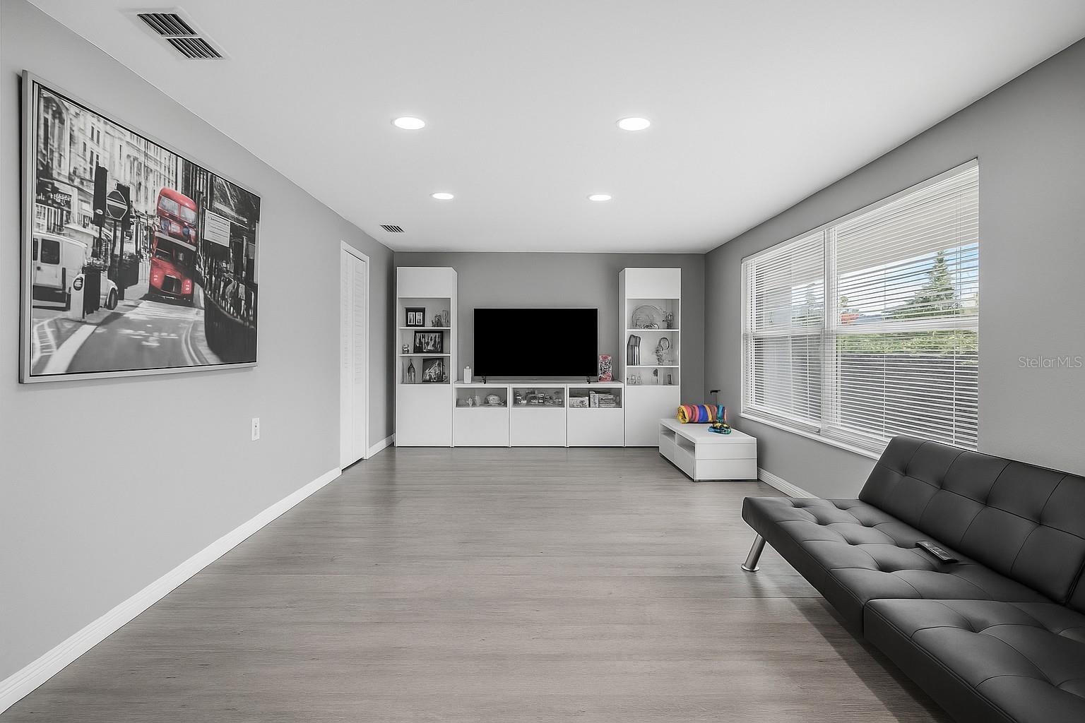311 3rd Avenue, FL