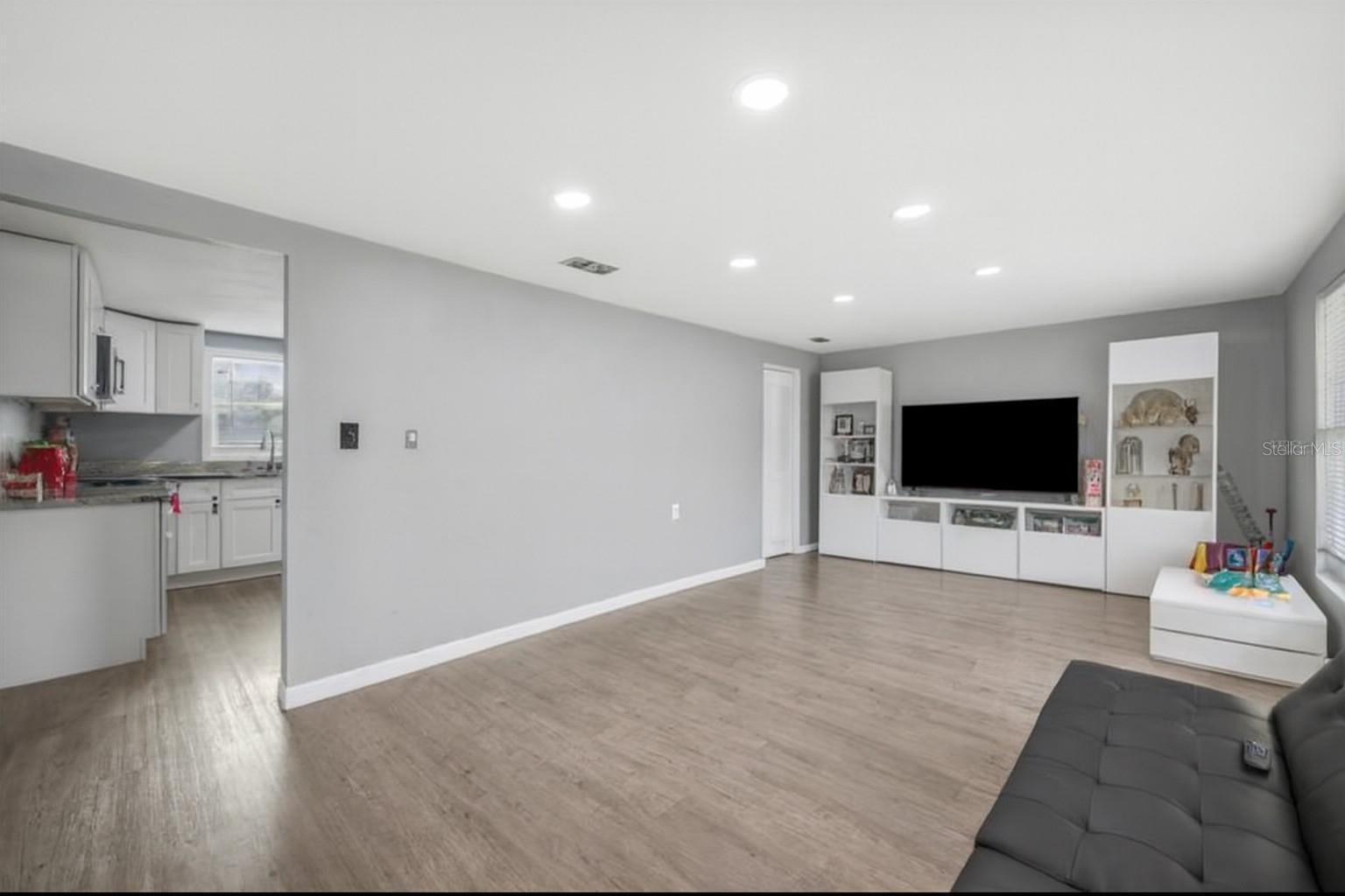 311 3rd Avenue, FL