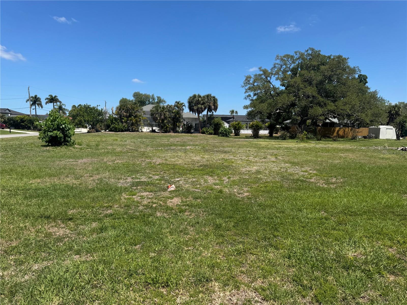 Dona Way, FL
