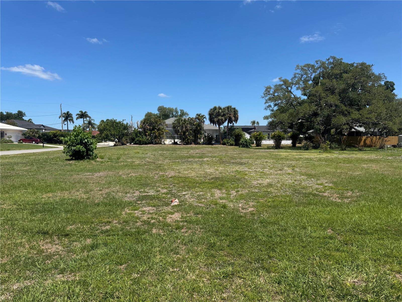Dona Way, FL