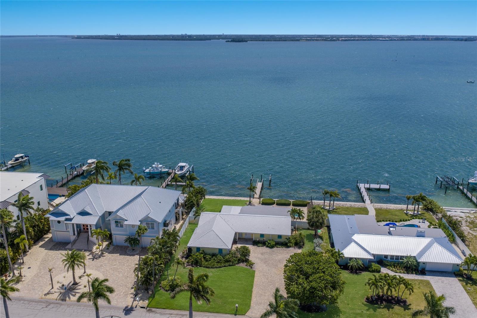 633 Key Royale Dr, FL