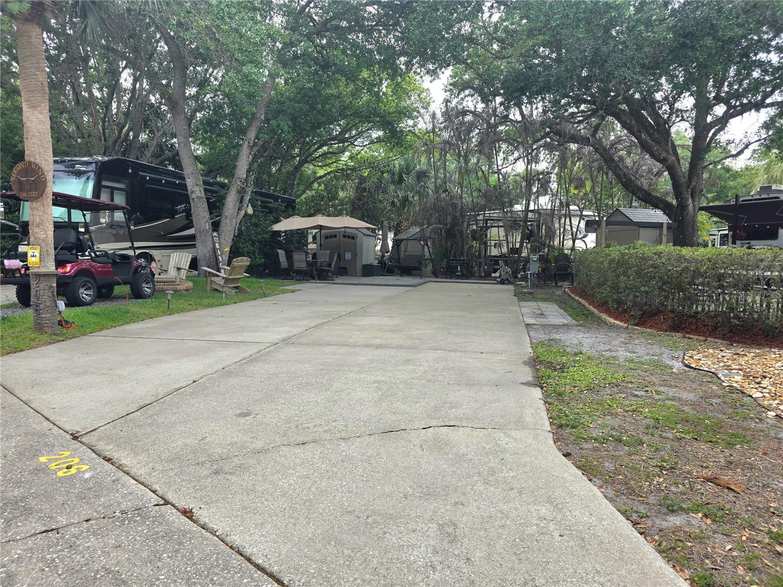 206 Longhorn Dr, FL
