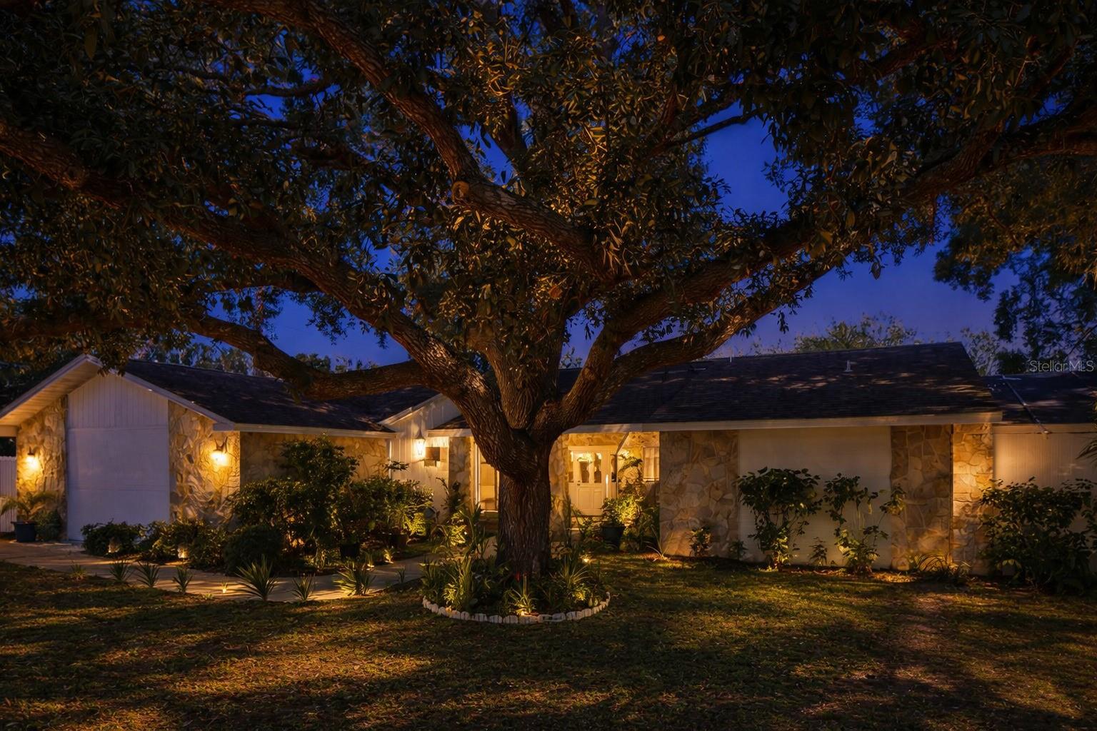 1307 Normandy Cir, FL