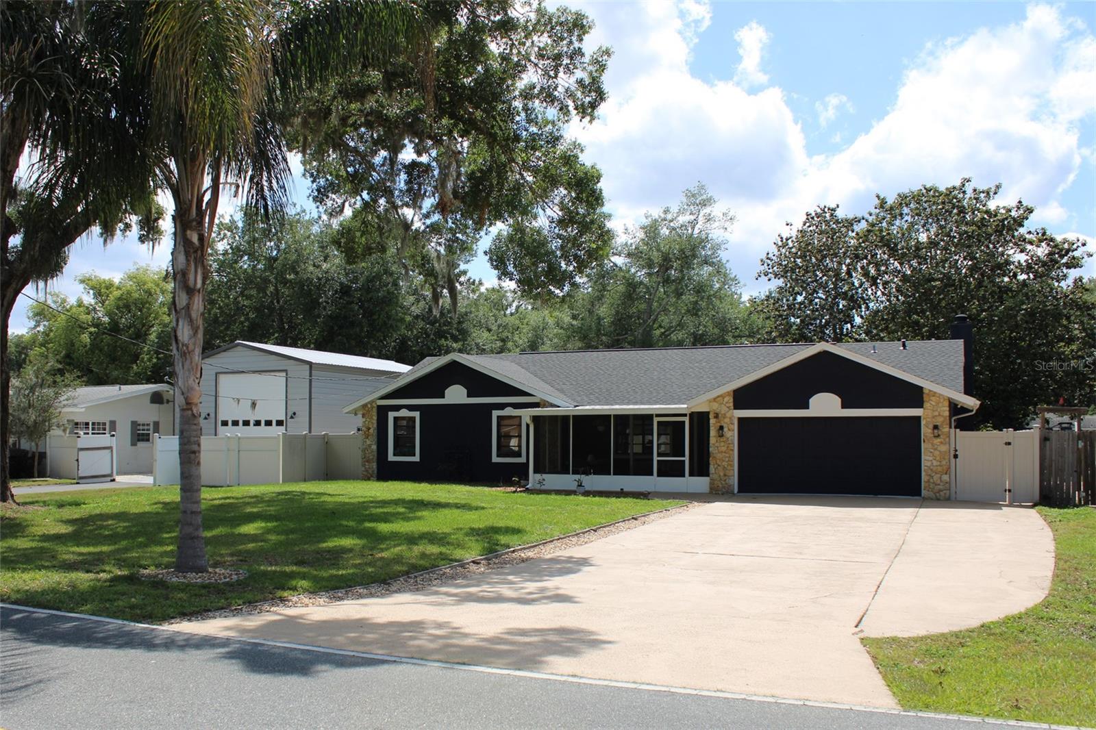 27627 Lois Drive, FL