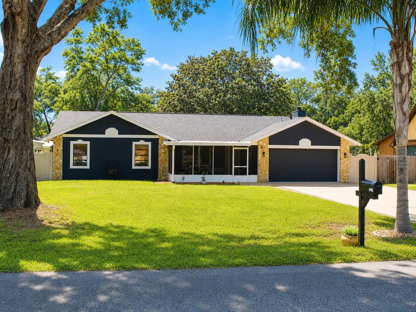 27627 Lois Drive, FL