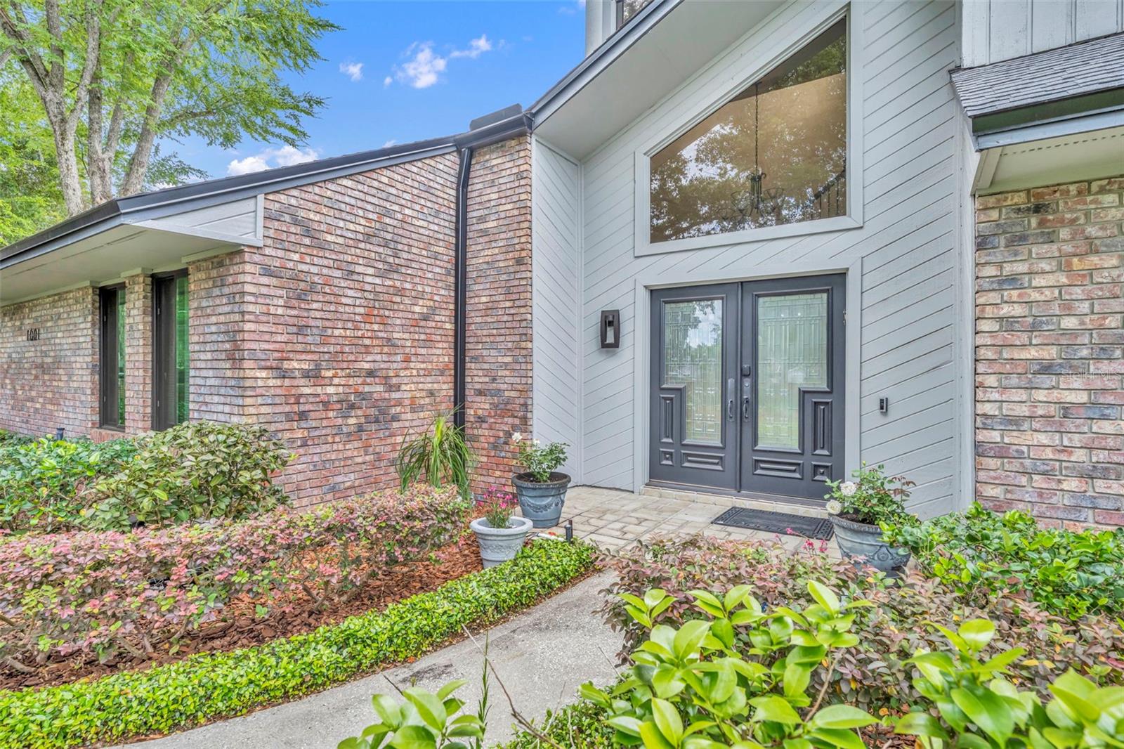 1001 Versailles Court, FL