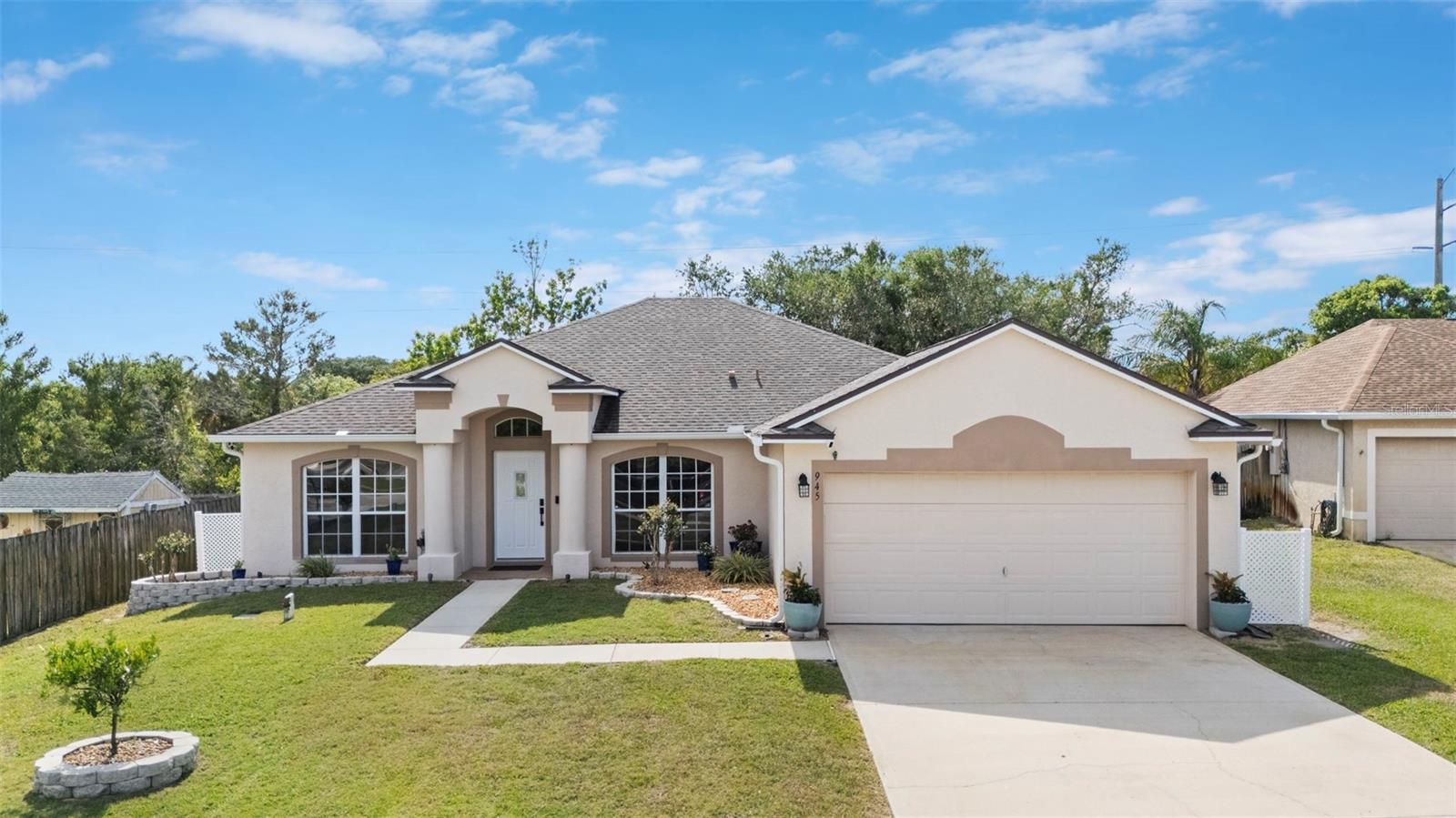 945 Cypress Ct, FL