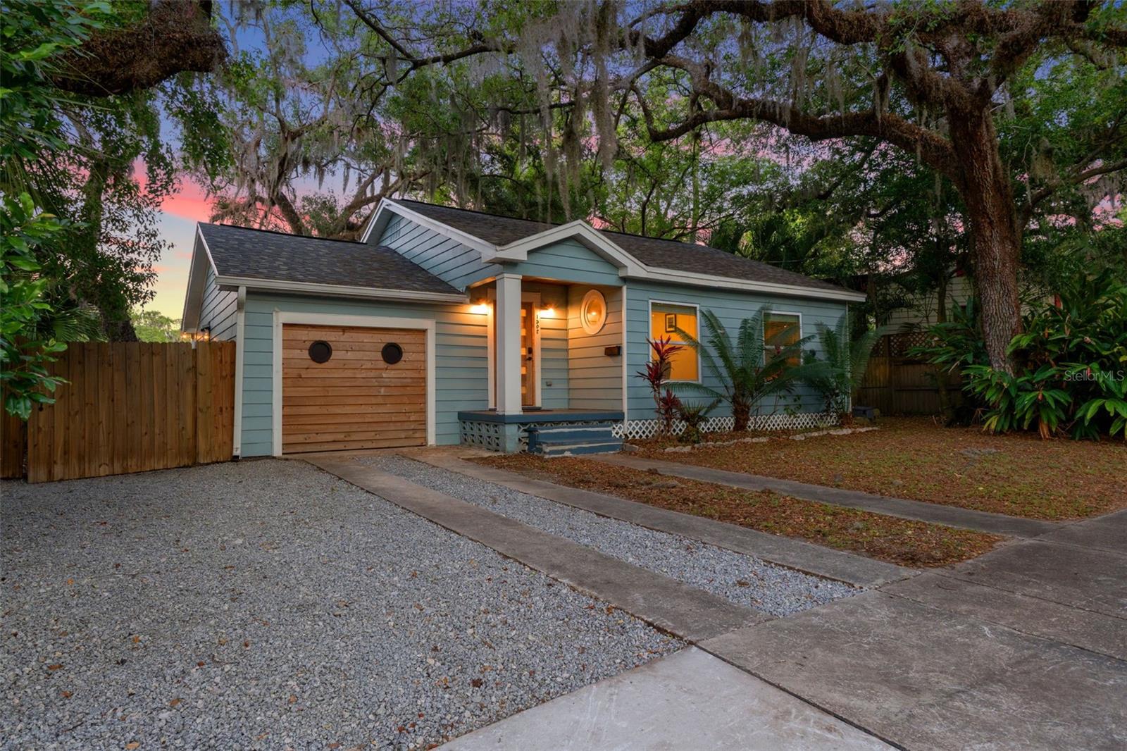 1502 E Park Cir, FL