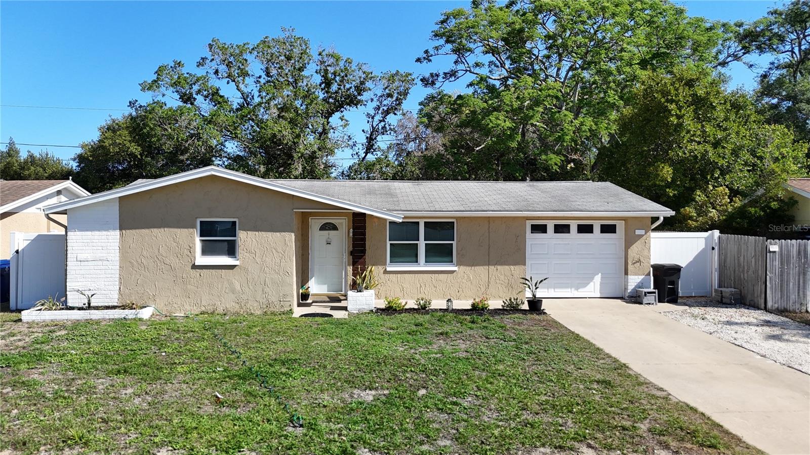 5913 Appletree Road, FL