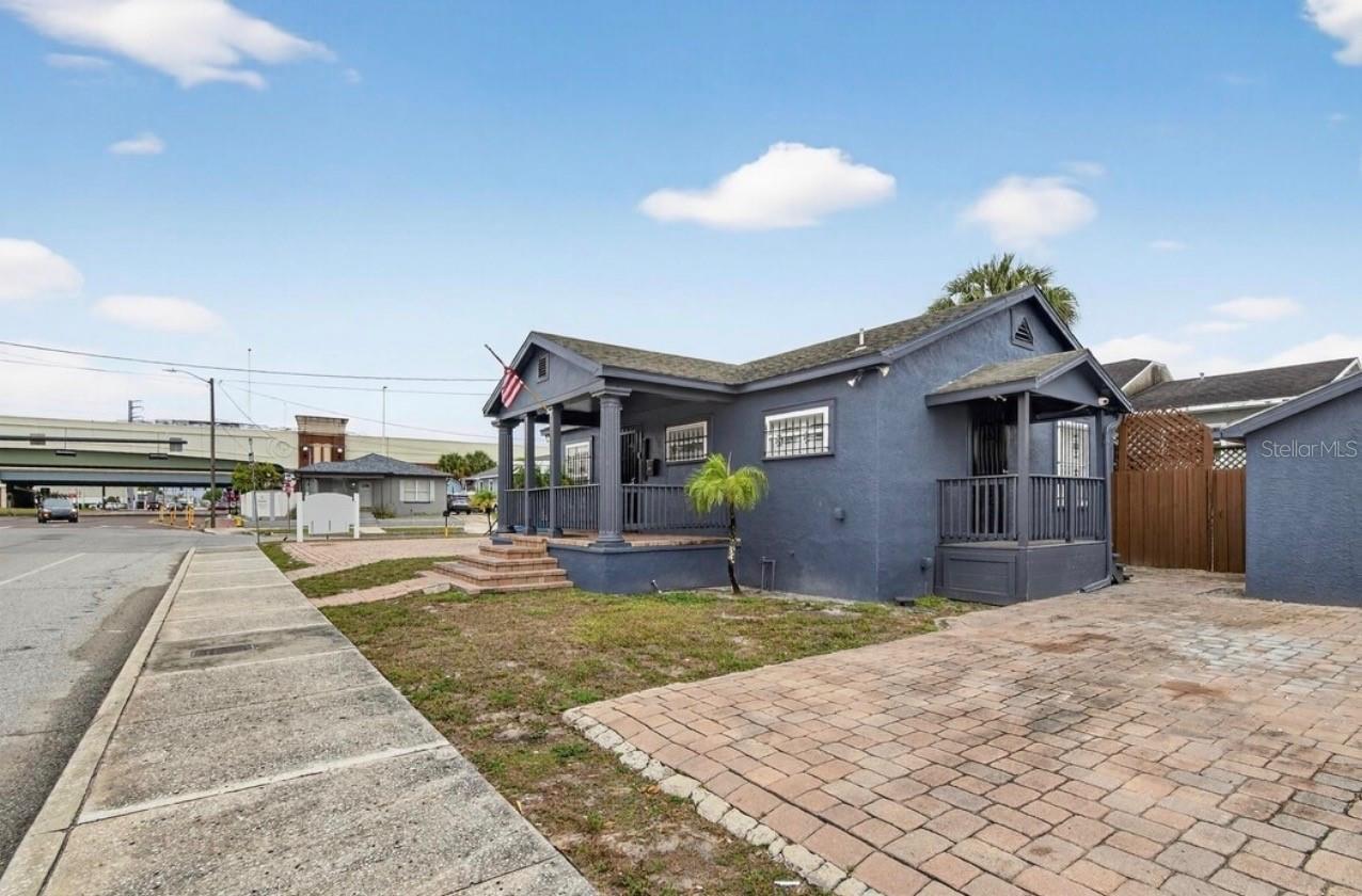 1305 Armenia Avenue, FL