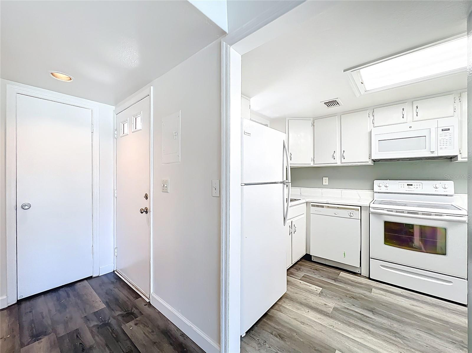 639 Saint Johns Court, FL