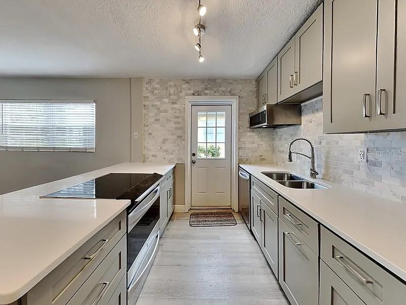 313 Lawsona Boulevard, FL