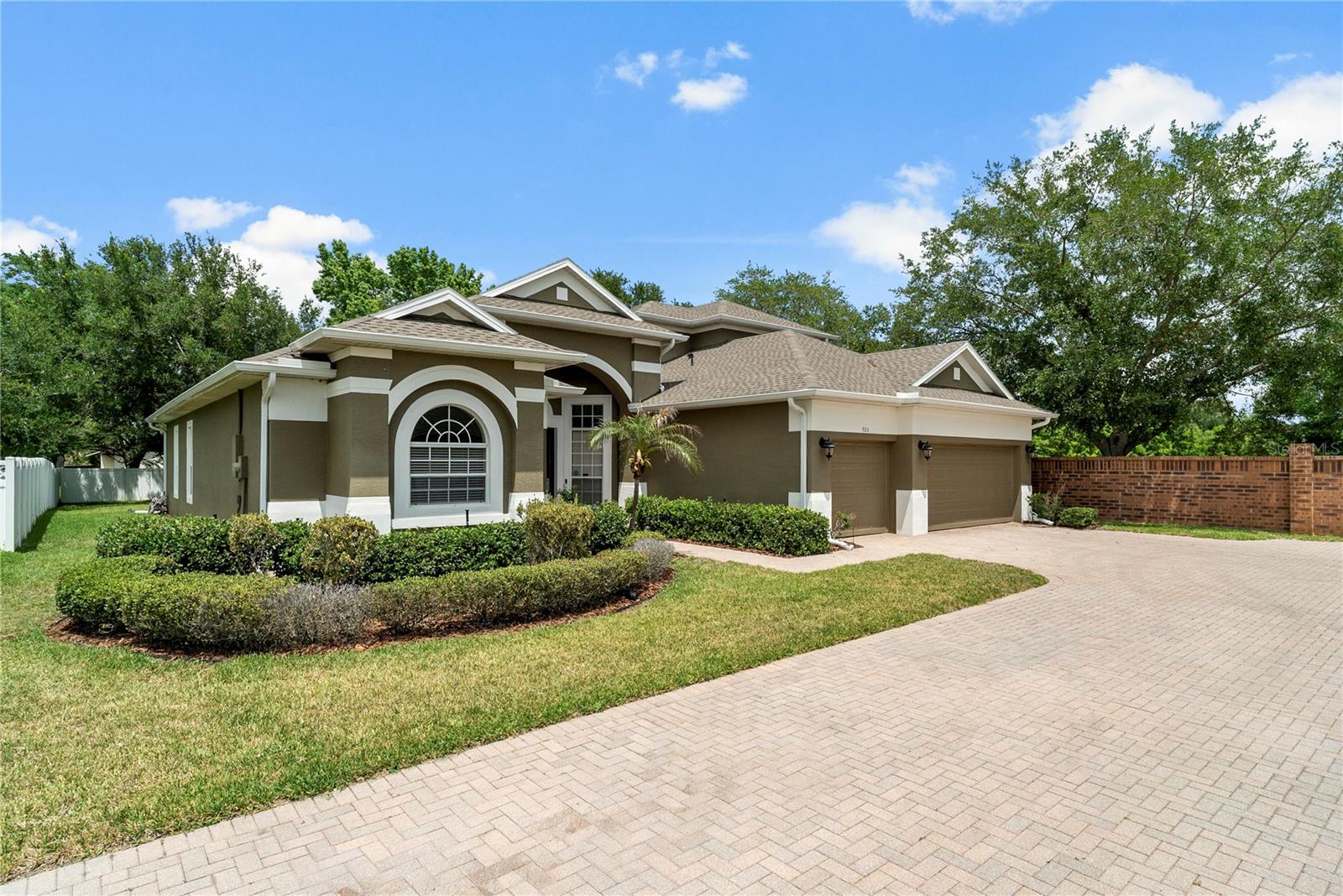 925 Bainbridge Loop, FL