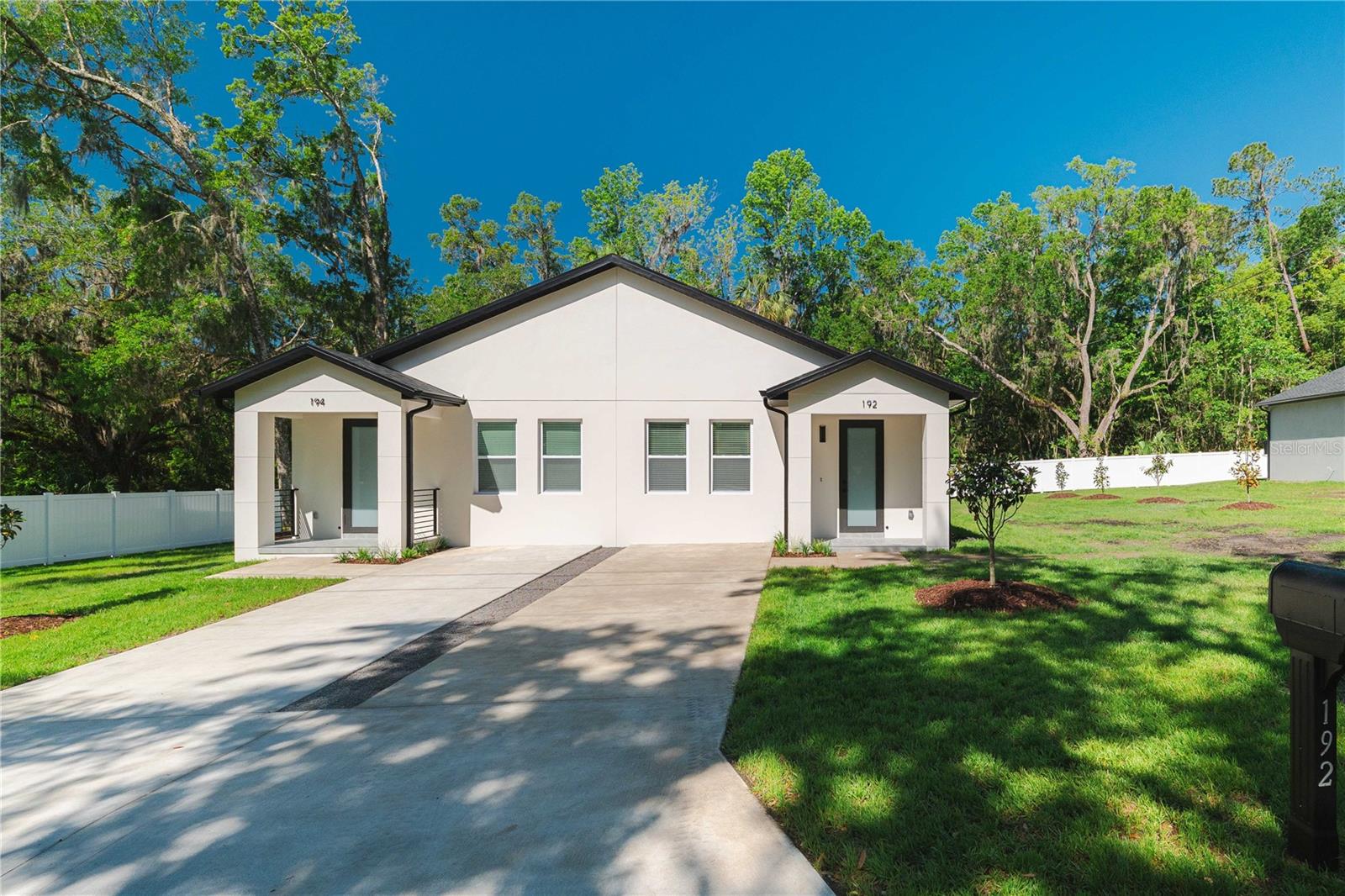 192-194 S Lemon Ave, FL