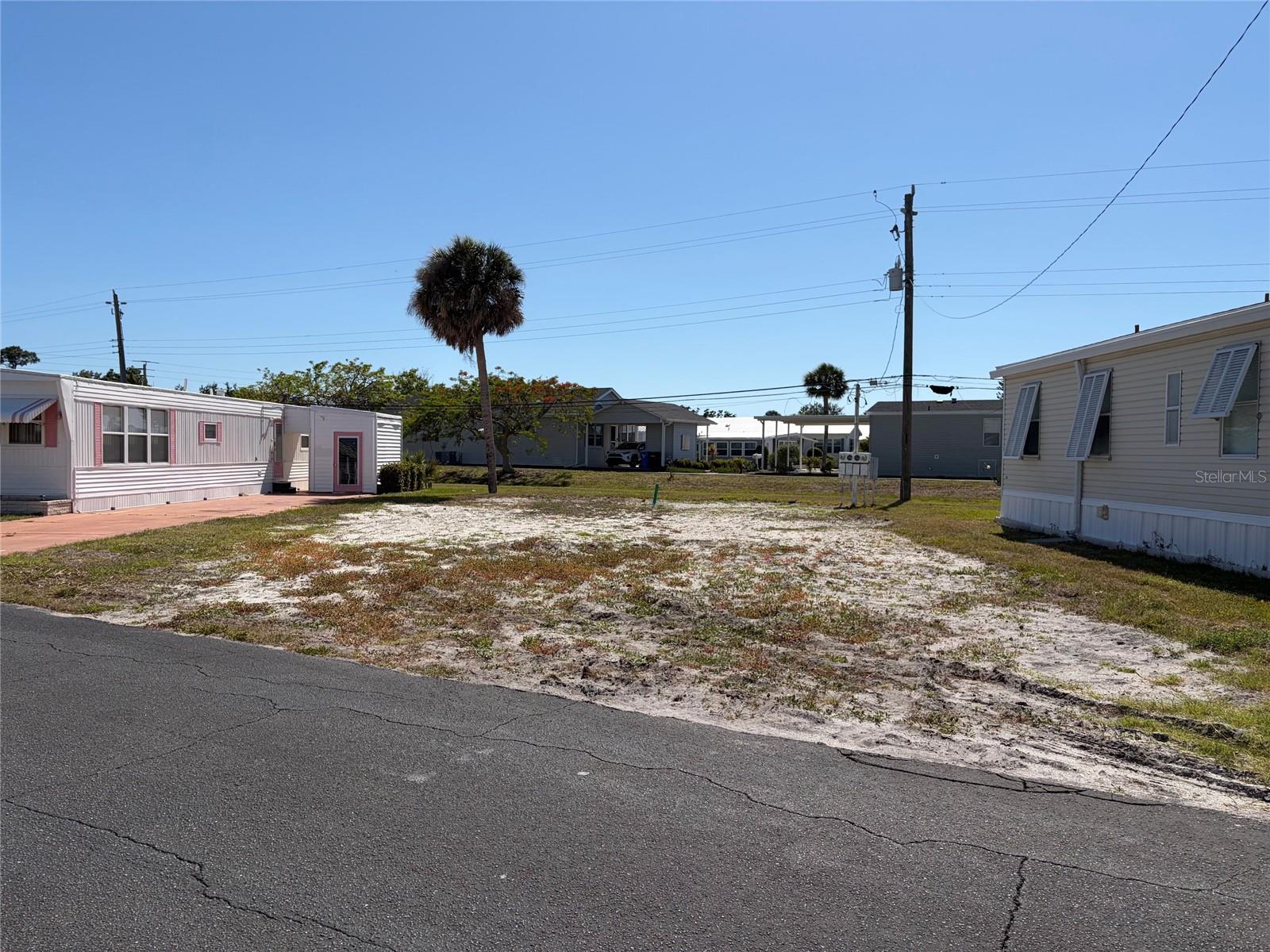 218 Outer Dr W, FL
