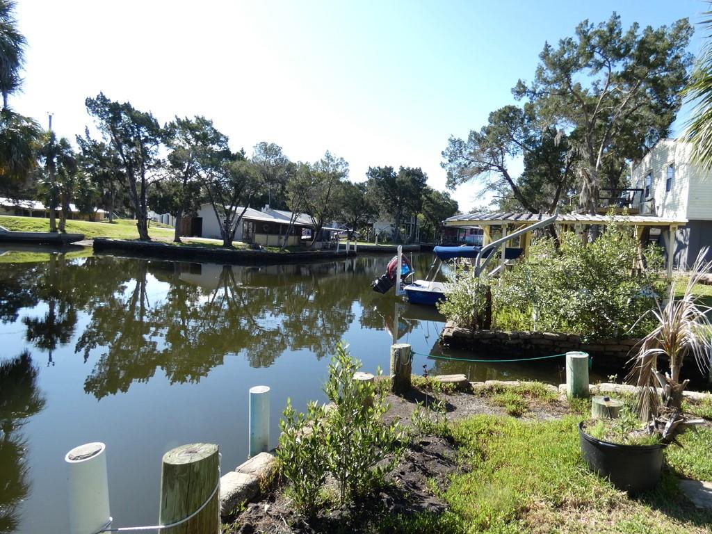 2215 Hunt Point, FL