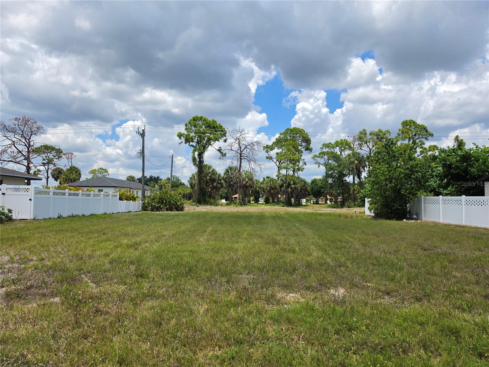 193 Annapolis Ln, FL