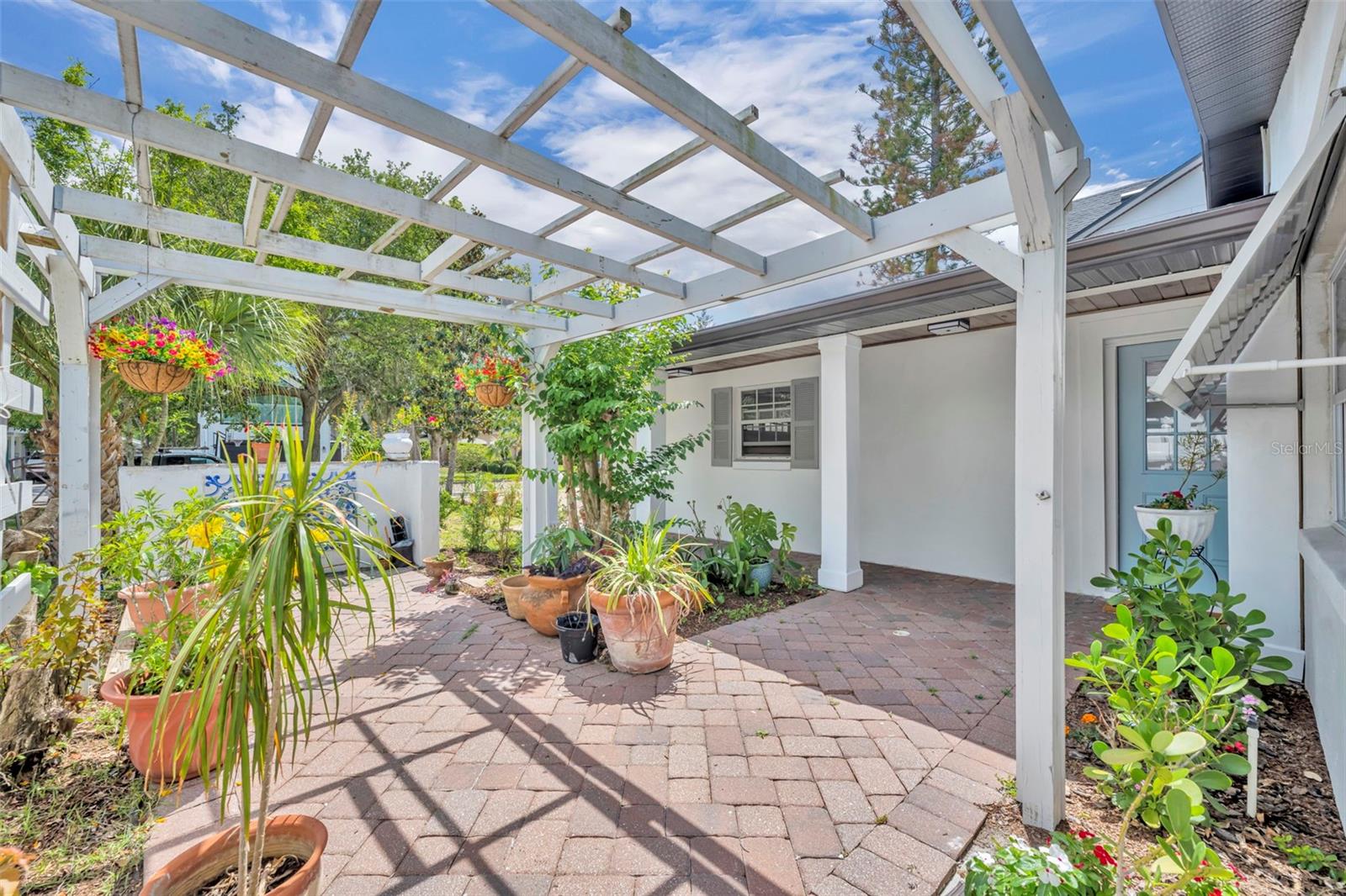 1611 Chestnut Avenue, FL