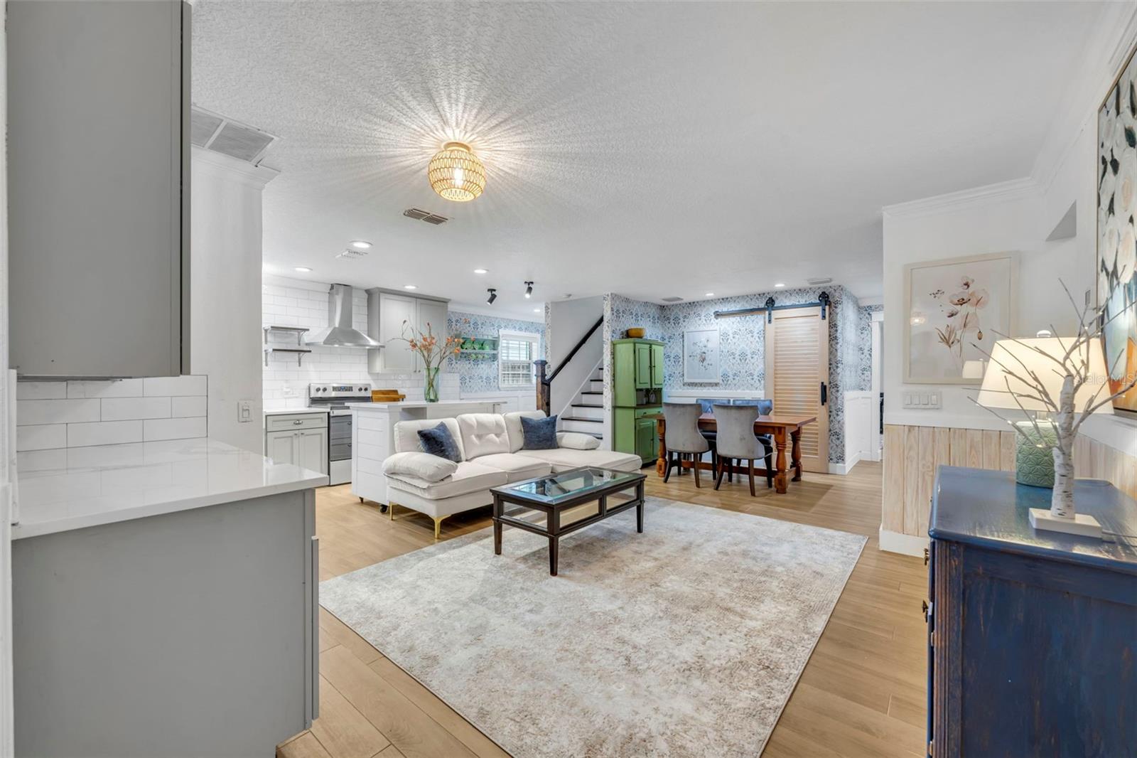 1611 Chestnut Avenue, FL