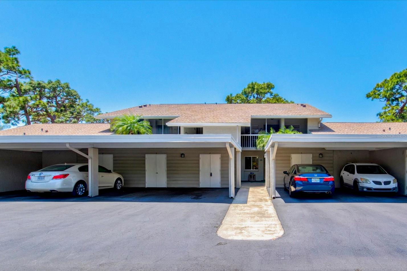404 Pinebrook Crescent, FL