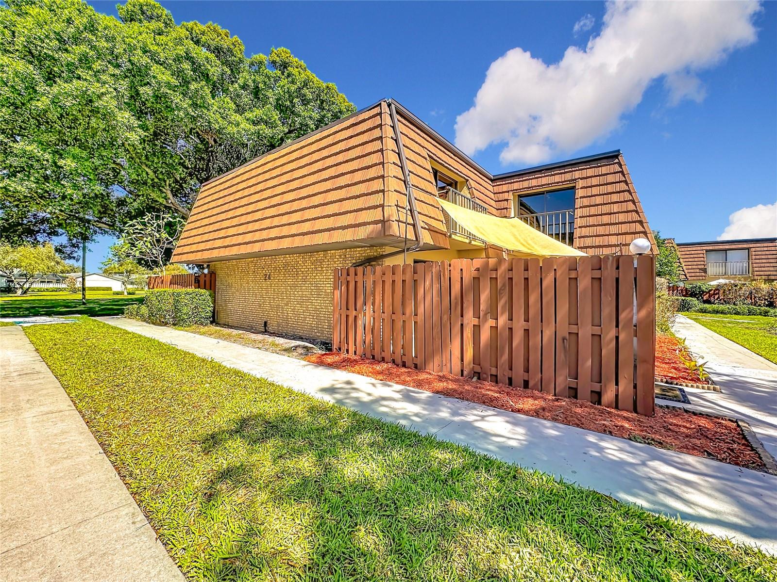 1458 N Lawnwood Circle, FL