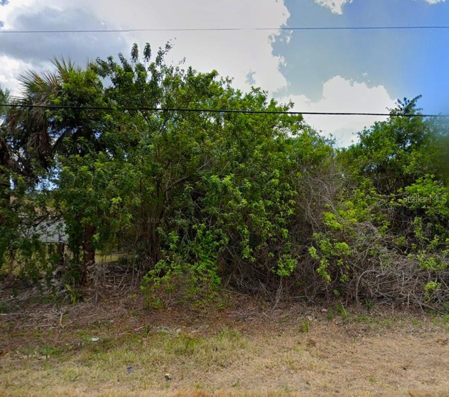 690 Lomond Dr, FL
