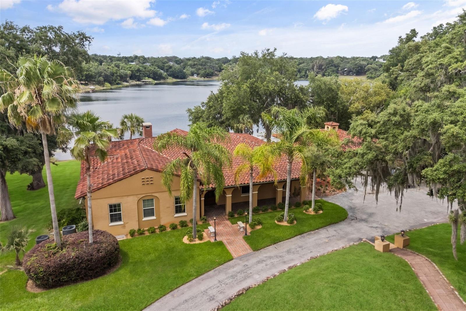 1909 Country Club Drive, FL
