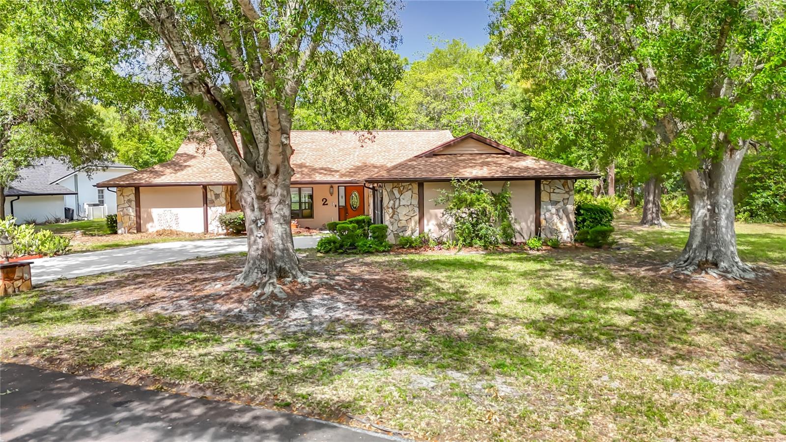 2 Jungleplum Court, FL