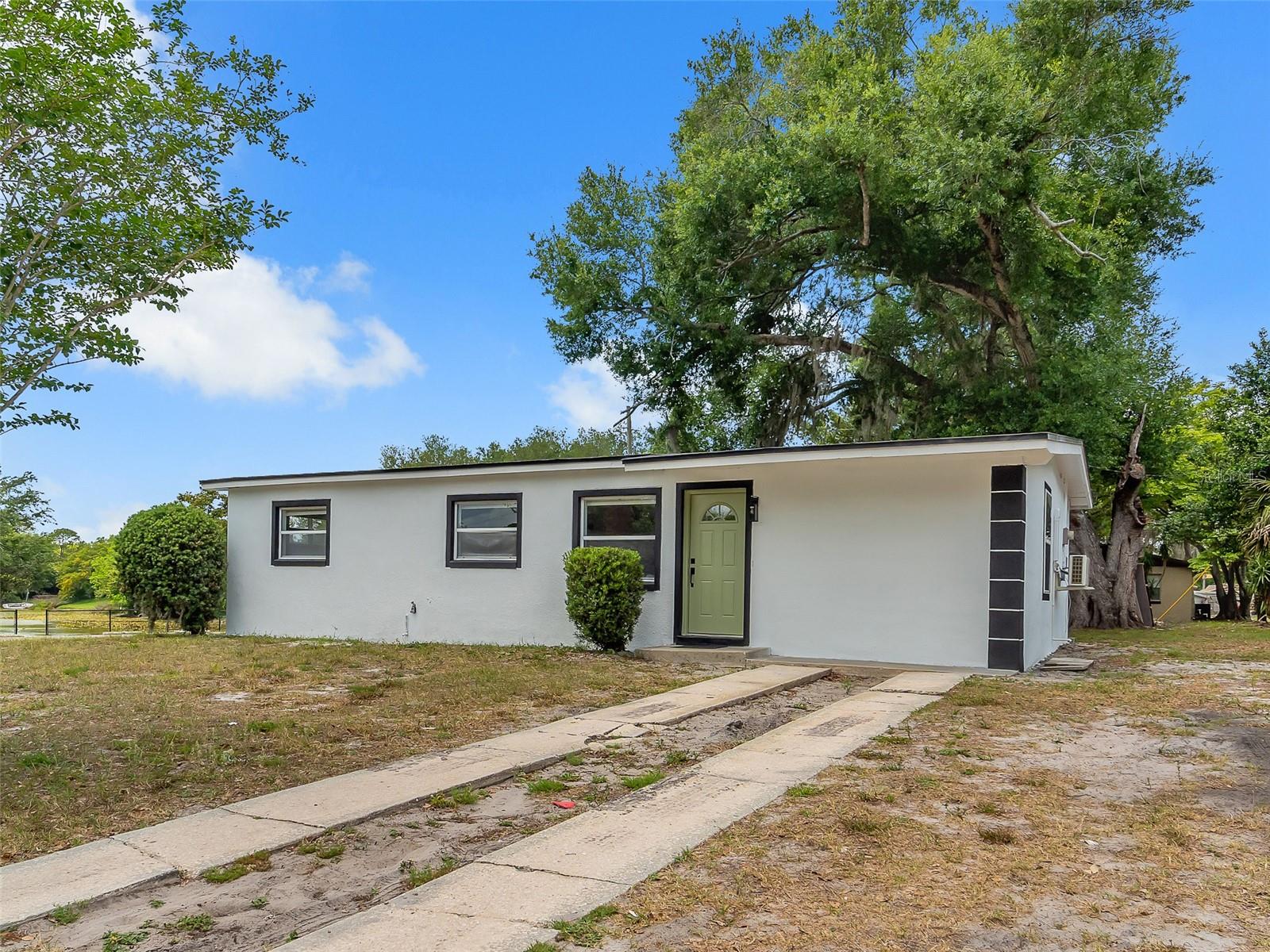 900 Jamela Dr, FL