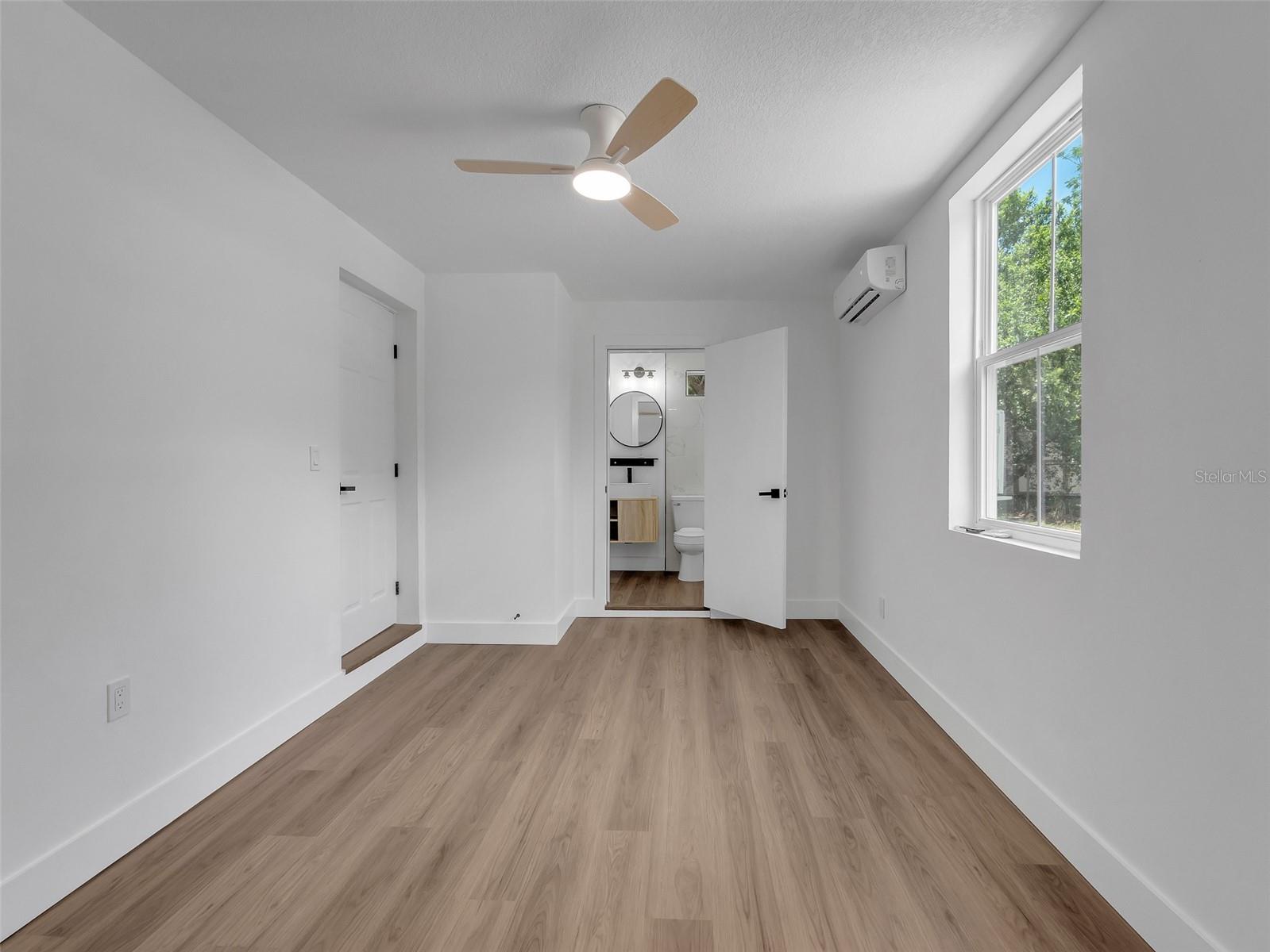 900 Jamela Drive, FL