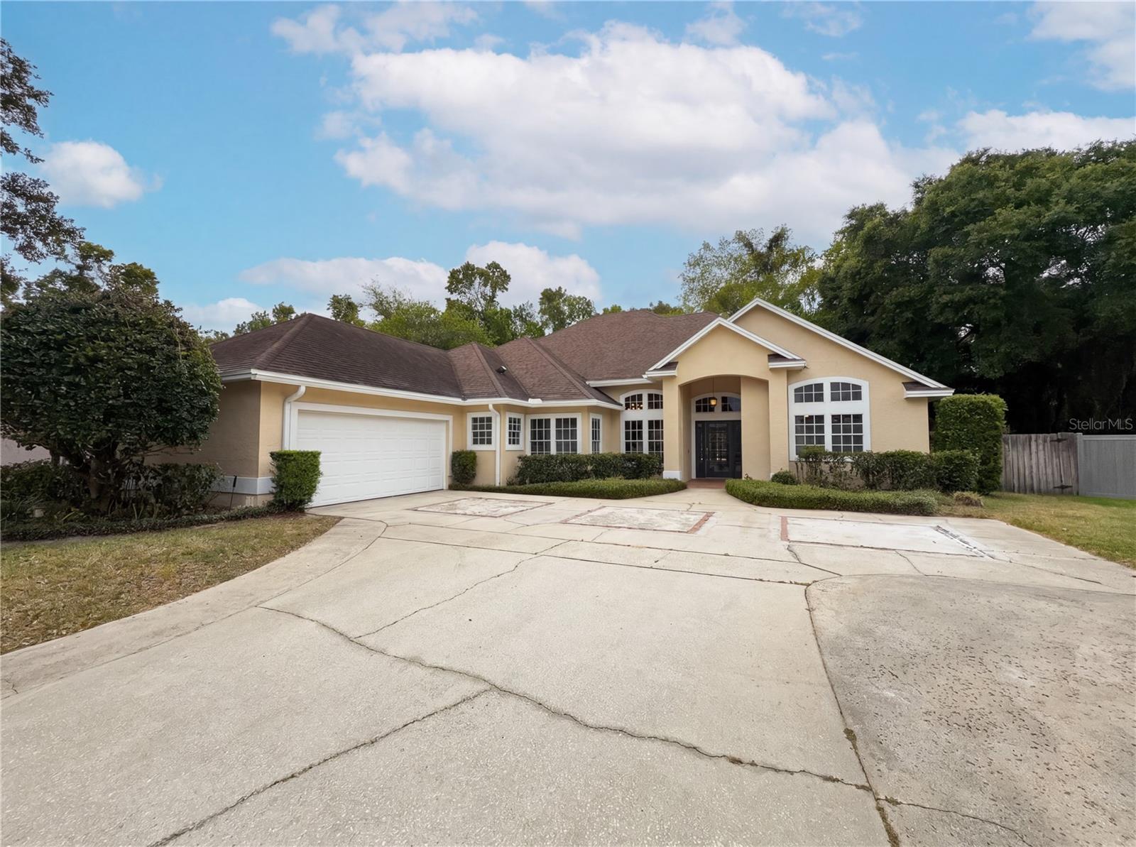 680 Macglenross Drive, FL