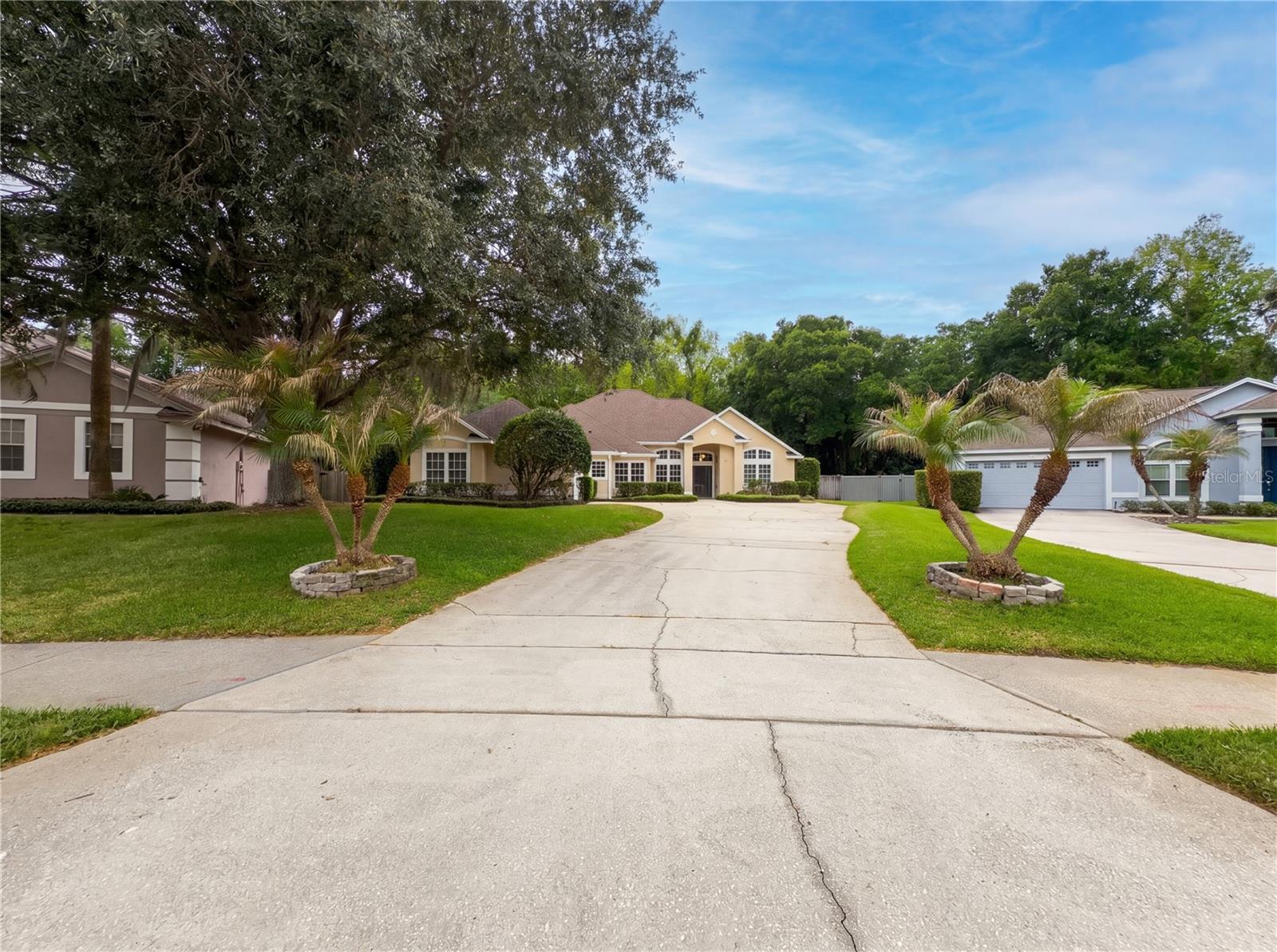 680 Macglenross Drive, FL