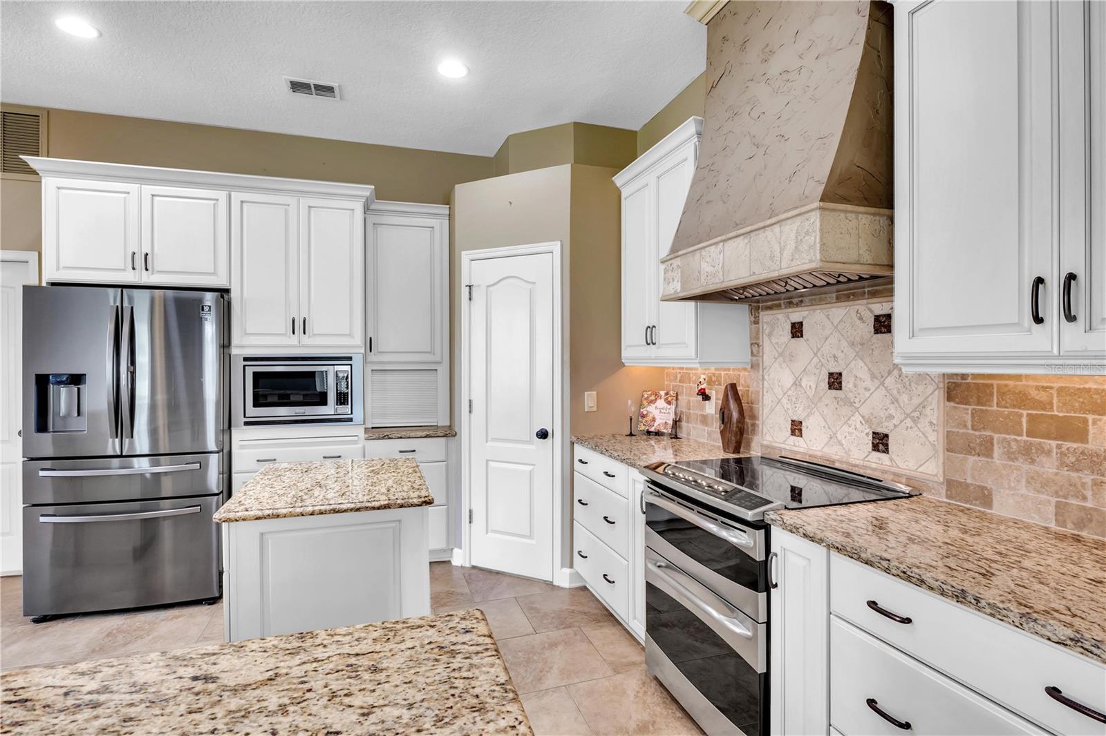 713 Cedarwood Court, FL