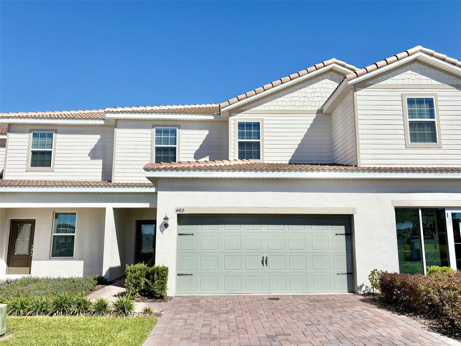 460 Bay Leaf Dr, FL