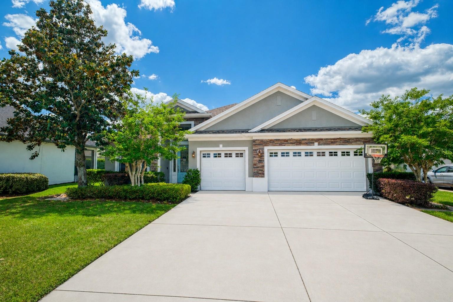 863 Oakbranch Place, FL