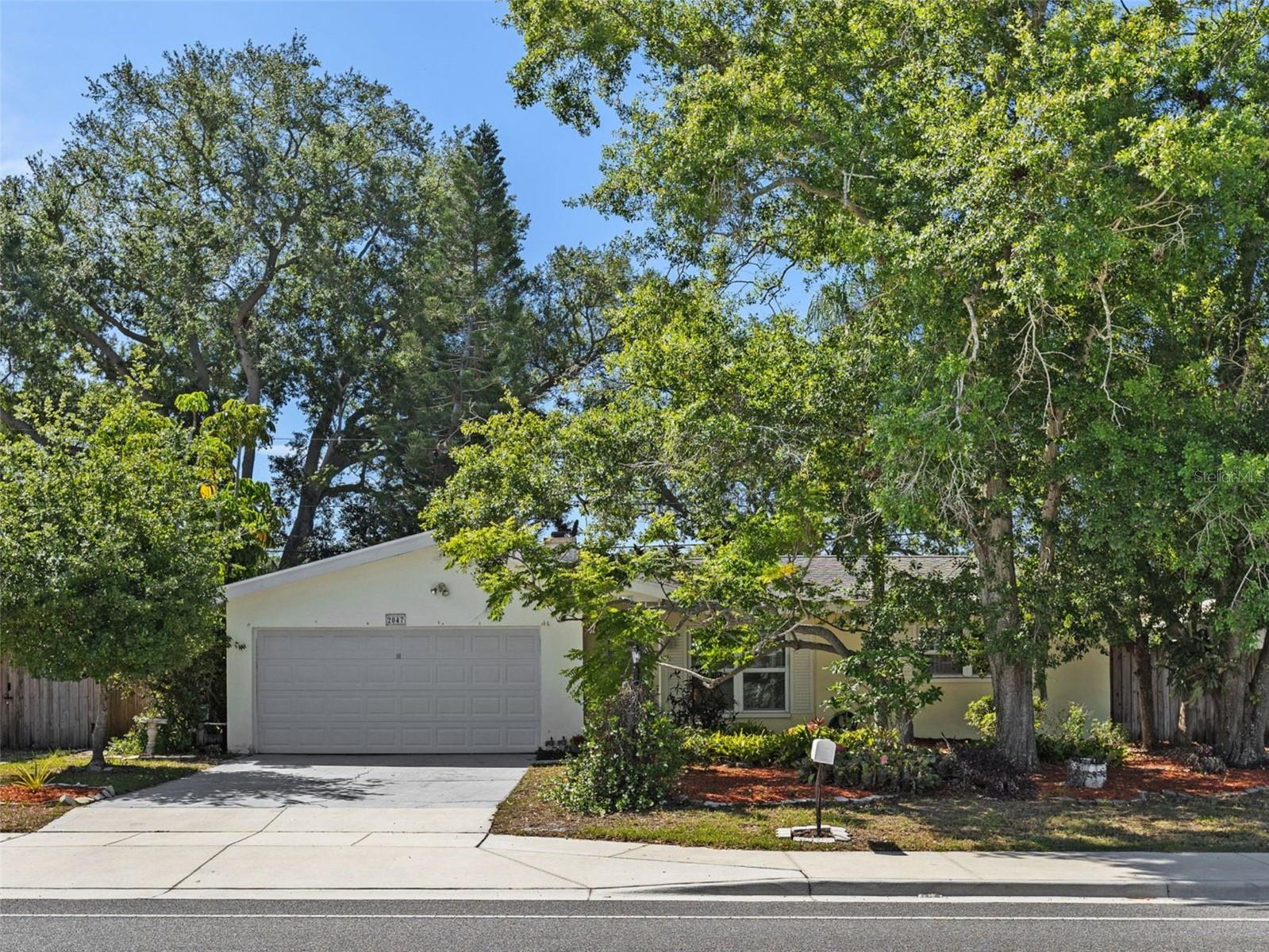 2047 Greenbriar Boulevard, FL