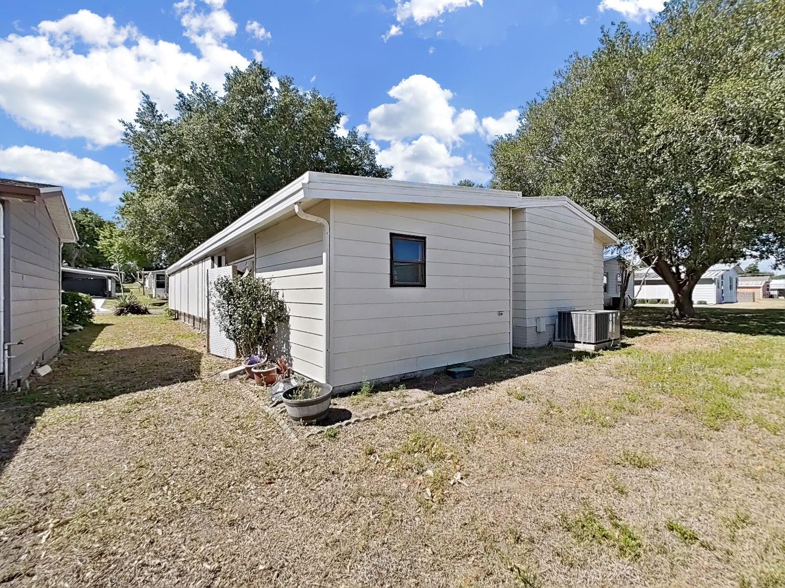 1688 Foxway Dr, FL