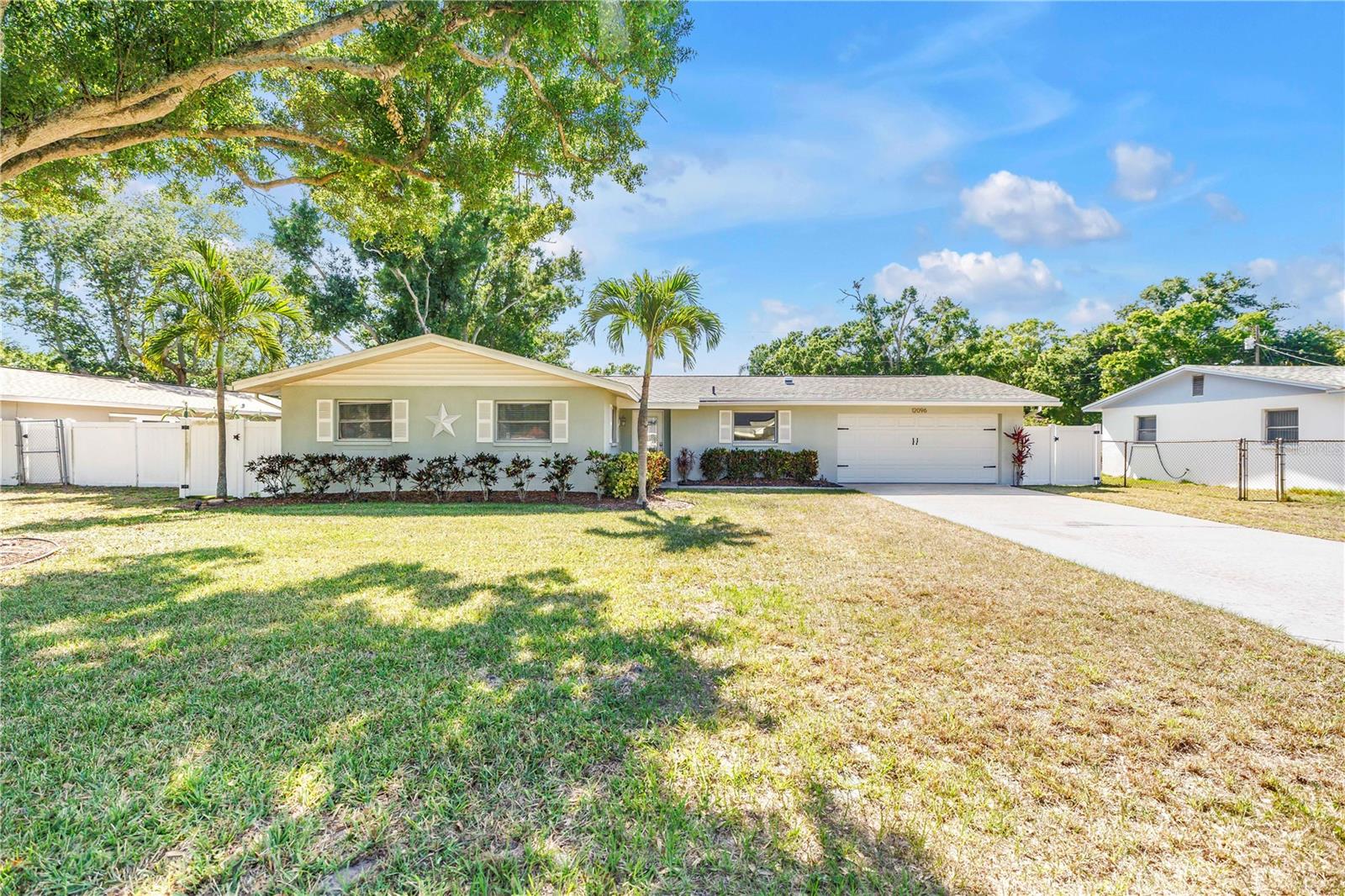 12096 Oak St, FL