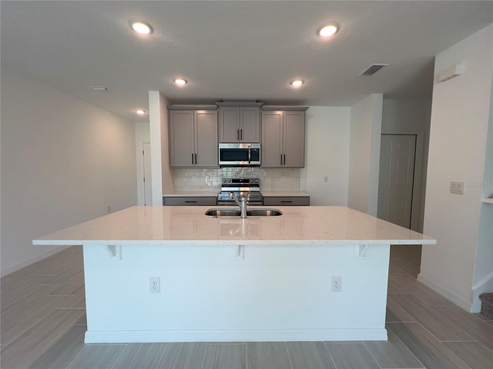 490 Thompson Village Avenue, FL