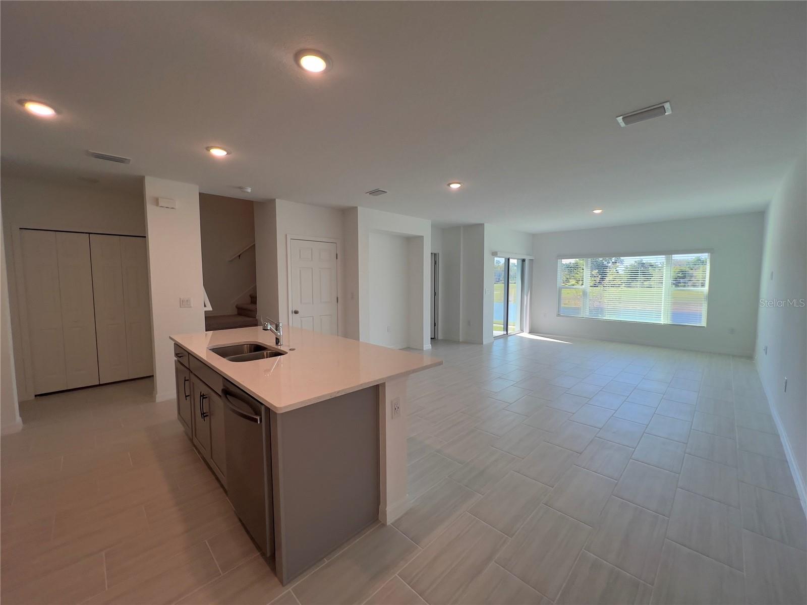 490 Thompson Village Avenue, FL