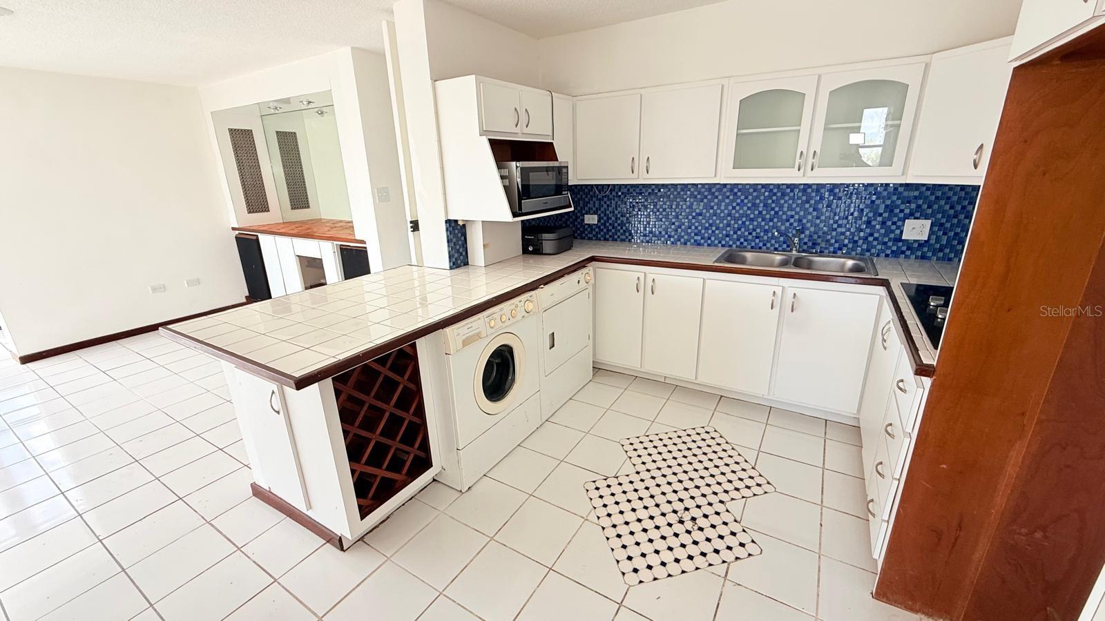 37 Isla Verde Ave., PR