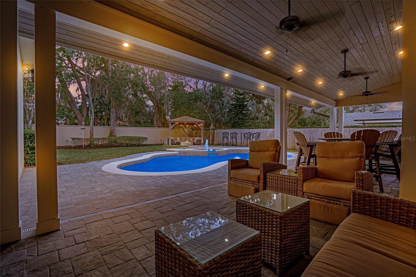450 Lakewood Drive, FL