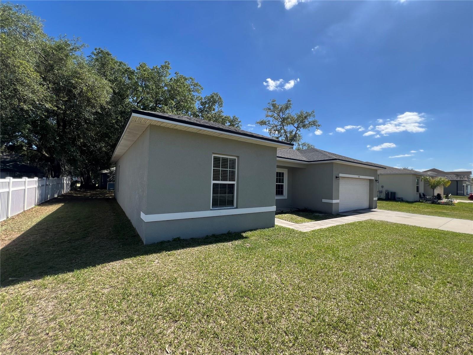 528 Finch Ln, FL