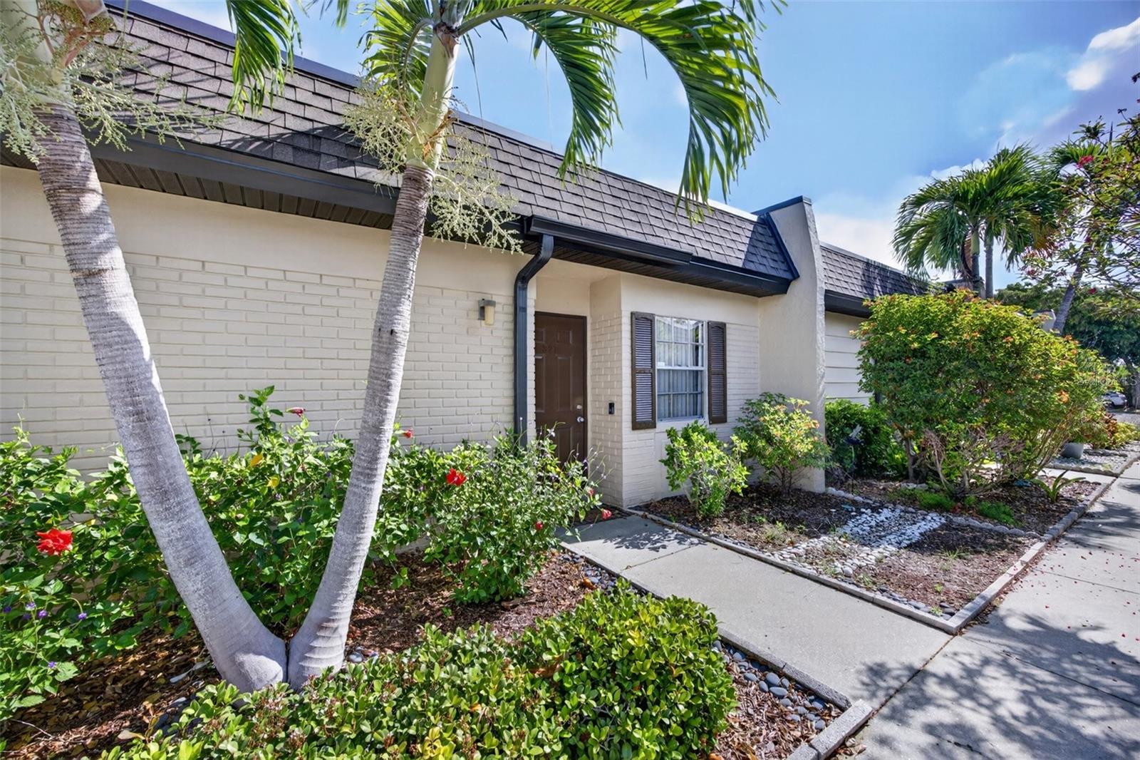 6300 S Pointe Blvd #327, FL