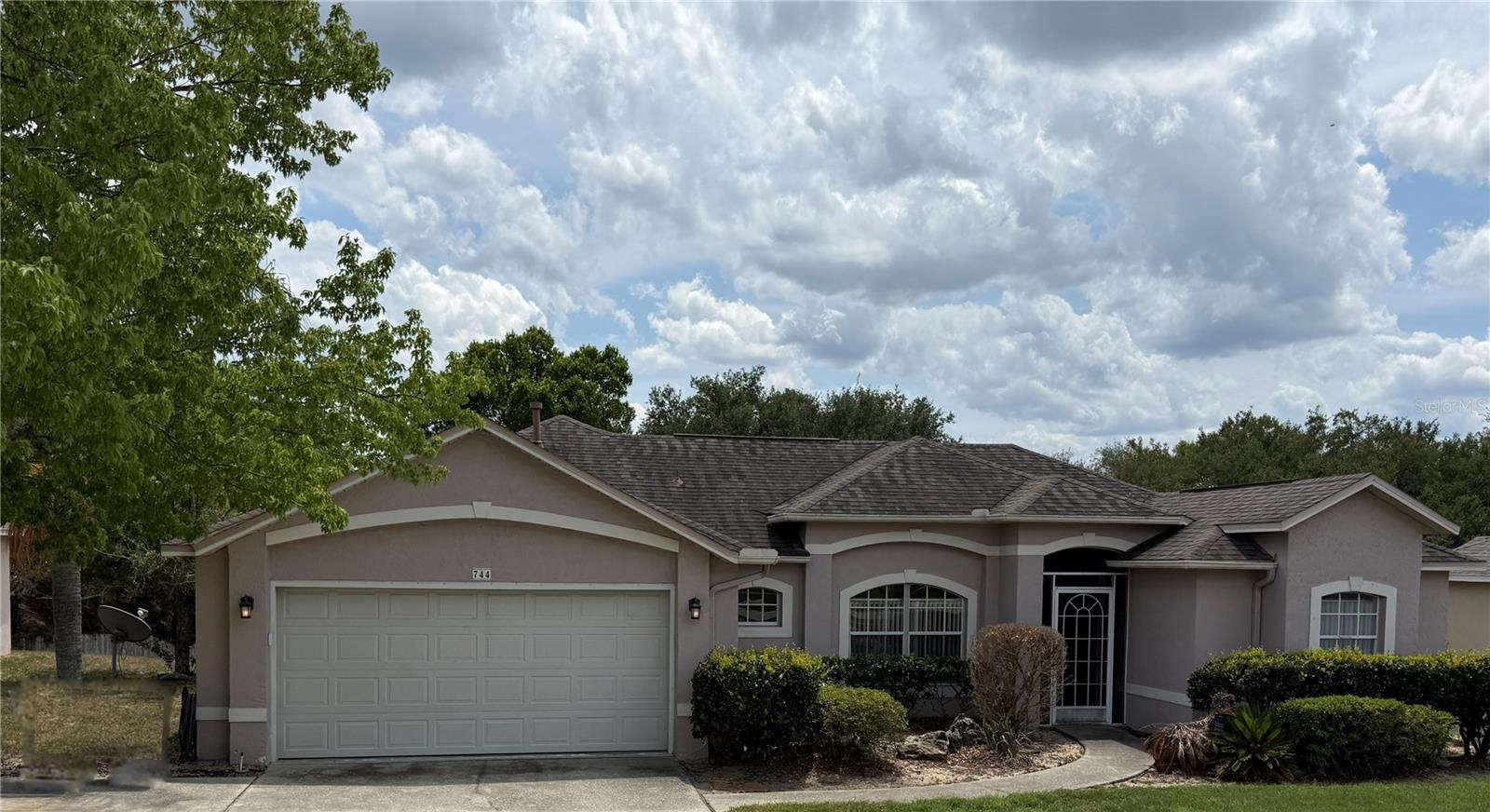 744 Meadow Park Dr, FL