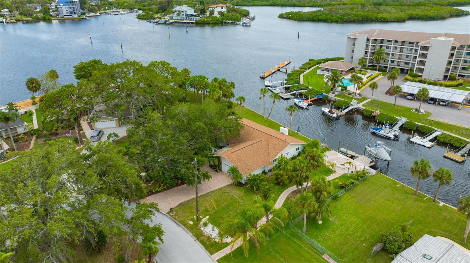 8143 Channel Dr, FL