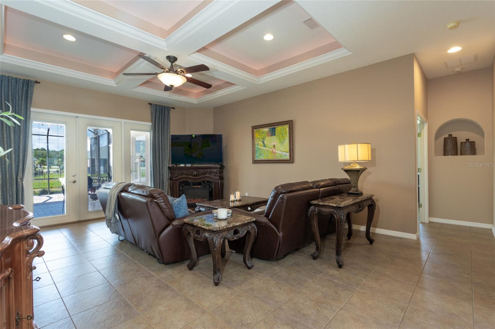 6 Lakewalk Drive, FL