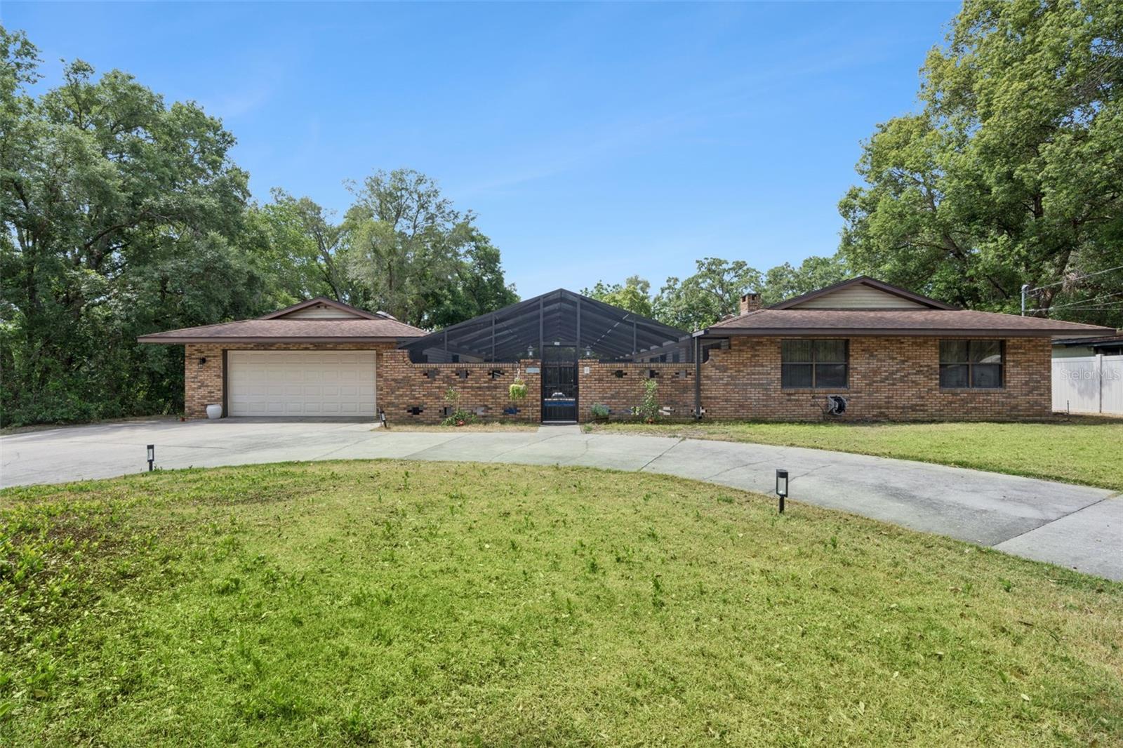 209 E Catawba St, FL