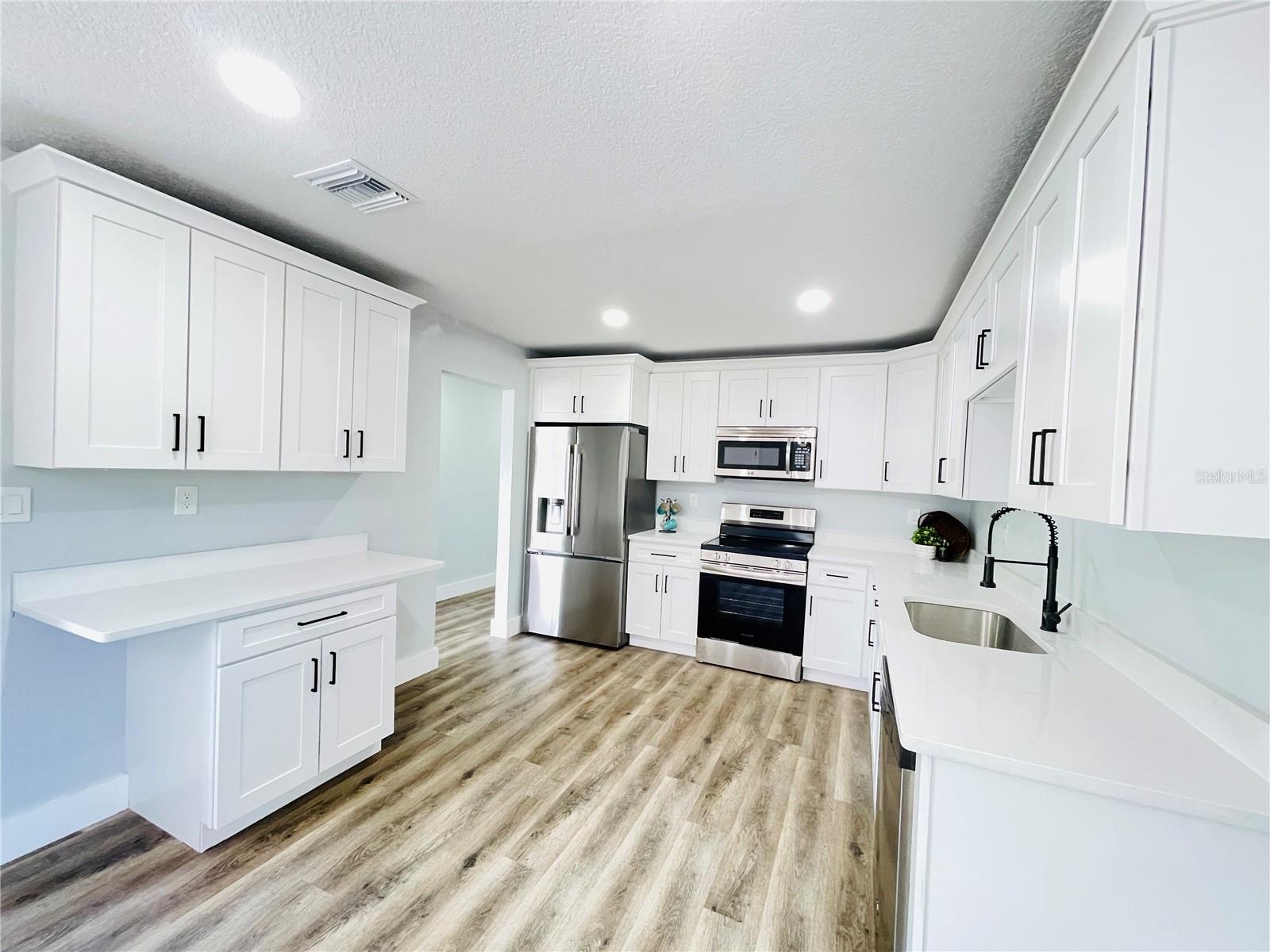 2015 6th Street, FL